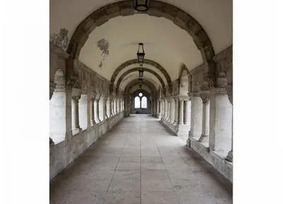 Zdjęcie produktu dla Fototapeta Dimex MS-3-0034 Starożytny korytarz 225 x 250 cm