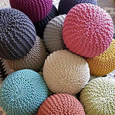 Produktbild von Soma Strickhocker Pouf Ø 45 cm Sitzpouf Sitzpuff Grobstrick-Optik Pouf Strick Bodenkissen Höhe 30 cm (BxHxL) 45 x 30 x 45 cm bordeaux