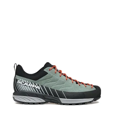 Zustiegsschuh für Damen; Mescalito Wmn von Scarpa; in Grau mit orangefarbenen Schnürsenkeln und schwarzer Sohle.