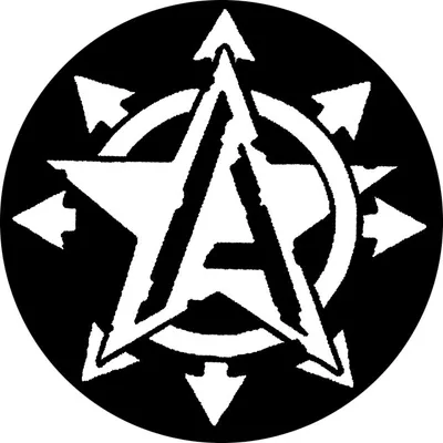 Produktbild von Ansteckbutton mit Chaosstern-Design in Schwarz-Weiß, 25 mm Durchmesser