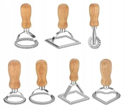 Produktbild von Ravioli-Schneider Set 7 Stück Holzgriffe Teigformer