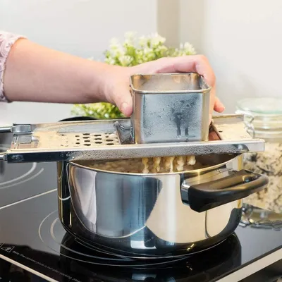 Produktbild von Spätzle-Schaaf Rasp Sieb Presse Shaker Brett Schaber - Edelstahl Spülmaschinenfest - ideal für Spätzle und Knödel