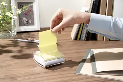 Produktbild von Z-Notes im Haftnotizspender 76x76mm gelb Packung mit 24 Stück