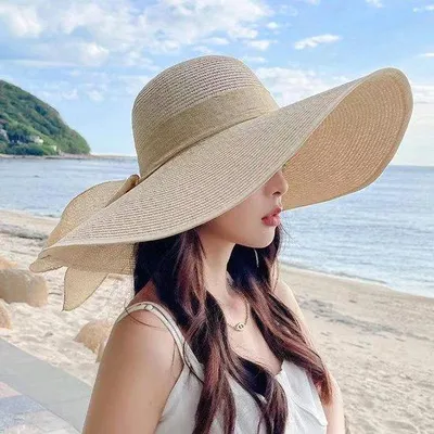 Produktbild von Strandhoed mit breiter Kante, für Strandaktivitäten geeignet, multifunktionelles Strandaccessoire, leicht und atmungsaktiv, Strandhut mit überdimensionaler Kante, faltenbarer Urlaubsstuhl.