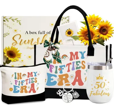 Immagine prodotto di Set regalo per il 50° compleanno di una donna: composto da 7 elementi, include una borsa in tela, una trousse, una borraccia termica, un portachiavi, un biglietto di auguri, tutto in bianco