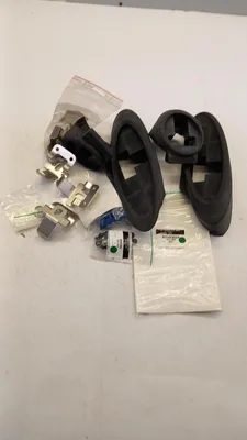 Produktbild von Original TOYOTA Hilux 8 Adaptersatz für Laderraumabdeckung PW3B00K023