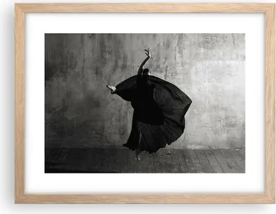Produktbild von Gerahmtes Poster - Rahmen in heller Eiche - Tanz Schwarz Kleid - 40x30 cm - Wand Bild - Wanddeko - Wandbilder - Kunstposter - Wandposter - Bilderrahmen - Bilder - Kunstdruck - P2NAA40x30-4536