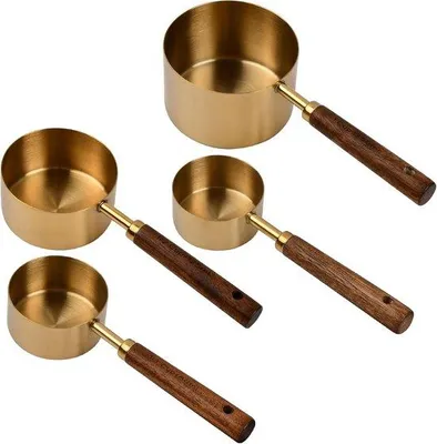 Produktbild von Famanu Messbecher- und Löffelset 4-teilig aus Edelstahl mit Holzgriff in Gold, metrische und amerikanische Maße 60 80 125 250 ml