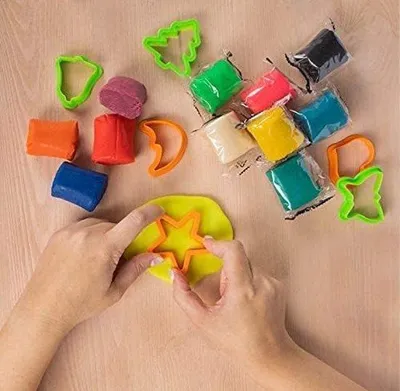 Productafbeelding van Kinderspeelgoed: Kleiset van 0,65 kg met accessoires, geschikt voor peuters van 3-6 jaar, bestaande uit 12 verpakkingen met 7 kleiwerkjes