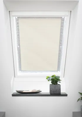 Obrázek produktu pro Lichtblick ochrana střešního okna proti slunci Haftfix, bez vrtání, ztmavující béžová, 71,5 cm, 36 cm x 71,5 cm (š x d) pro C04/104