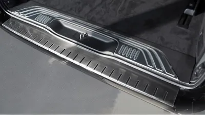Obrázek produktu pro Ochranná lišta hrany kufru Mercedes V-Class 2014- (W447, tmavá, matná, 116cm)