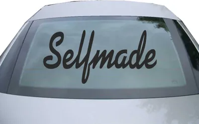 Produktbild von Indigos UG - Aufkleber Heckscheibe & Motorklappe DE6418 - schwarz - 600x285 mm - Selfmade - Auto Scheiben Fenster Heckklappe Tuning Racing JDM - Die cut