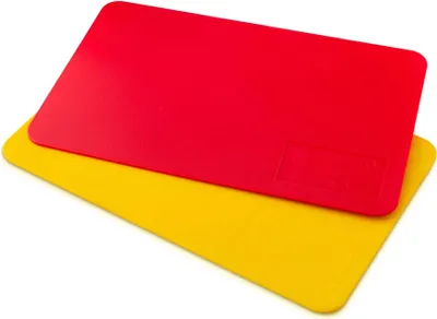 Produktbild von Zenker Haribo Schneidematte Doppelpack 2 Stück Schneidunterlagen in Gelb und Rot Unterlage aus Kunststoff zum Backen & Basteln im Haribo-Design