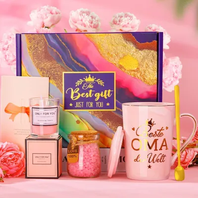Produktbild von Geschenkset Oma Geburtstag mit Keramiktasse 400ml, Duftkerze, Badesalz, Rosa