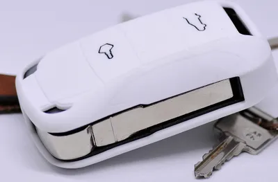 Produktbild von Auto Schlüssel Hülle Silikon Schutz Cover Weiß kompatibel mit Porsche Cayenne 955 9PA 2002-2012 2 Tasten Klappschlüssel
