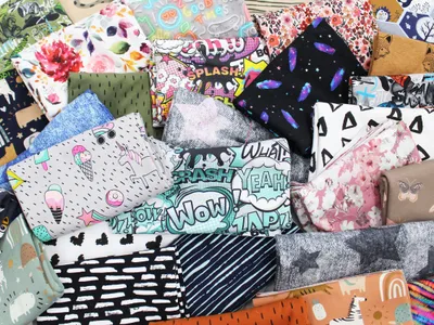 Produktbild von Jerseystoff Stoffpaket 2,5 m – 5 bunte Stoffstücke à 0,5 m, Baumwolljersey mit verschiedenen Mustern