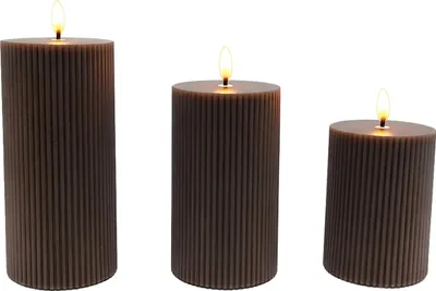 Zdjęcie produktu dla Świeczki LED Relaxdays, zestaw 3 sztuk, 3 rozmiary, migoczący płomień, prawdziwy wosk, z rowkami, bezpłomienne świeczki elektryczne, kolor kawowy