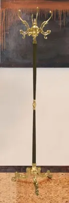 Immagine prodotto di Casa Padrino appendiabiti barocco oro/verde 45 x 45 x h. 175 cm - Appendiabiti in ottone nobile - Armadio barocco per hotel
