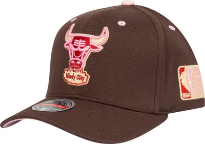 Produktbild von Mitchell & Ness NBA Brown Sugar Bacon Classic Red Snapback Cap Chicago Bulls