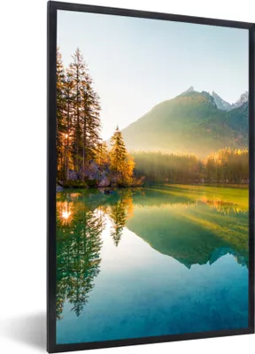 Produktbild von MuchoWow® Gerahmtes Poster See - Wald - Berge - Natur - Sonne - Landschaft 60x90 cm - Poster mit Schwarzem Bilderrahmen Wandposter Rahmen Foto Bilder - Kunst