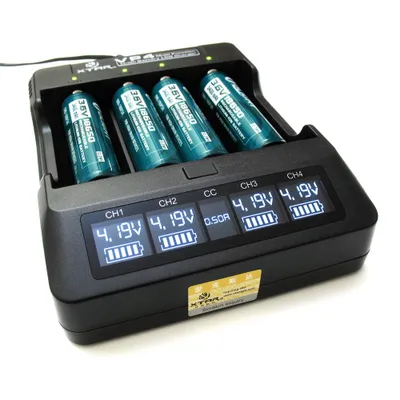 Immagine prodotto di Caricabatterie XTAR VP4 per batterie agli ioni di litio, con adattatore per auto incluso