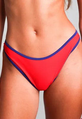 Produktbild von Moda Minx Bikini-Hose im tollen Kontrast-Design Red M