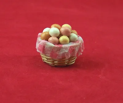 Produktbild von Miniatur Korb von Creal mit Eier für 1:12 Puppenhaus. 2,5x2 cm