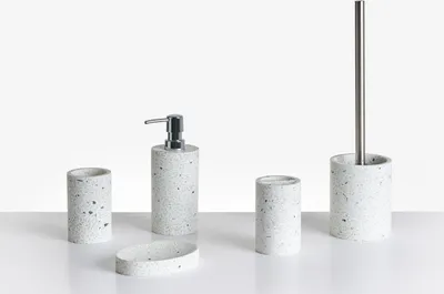 Produktbild von BELIANI Badezimmer Set 5-Teilig Weiß Kunstharz Terrazzo-Optik Modern Seifenschale Seifenspender Zahnbürstenhalter Toilettenbürste Becher Bad-Zubehör
