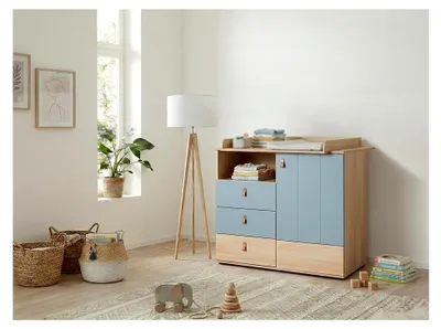 Produktbild von Premium Wickelkommode mit Soft-Close & edlen Ledergriffen – Ergonomischer Wickeltisch inkl. Mitteltrennsteg für viel Stauraum – Sichere Babykommode für das Babyzimmer