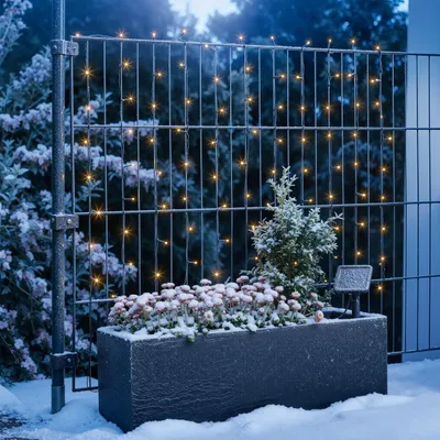 Produktbild von esotec Solar Premium Lichterkette mit 100 LEDs warmweiß wetterfest außen 102170, KI-generiertes Bild