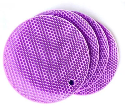 Produktbild von Unyqoos® 4‑teiliges Silikon-Untersetzer-Set – hitzebeständig bis 240 °C, rutschfeste Waffelstruktur, spülmaschinenfest, vielseitig einsetzbar