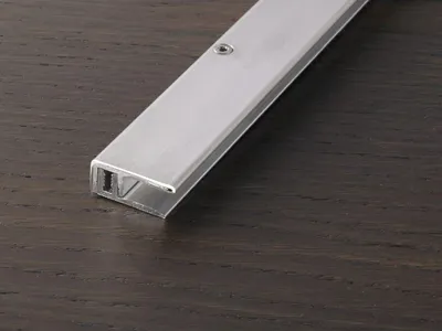 Produktbild von PROLINE Edelstahl 1000mm Bodenprofil, PROVARIO Universal Bewegungsfuge aus Edelstahl V2A gebürstet, schraubbares Aluminium System mit Höhenverstellung, für schwimmende Bodenbeläge