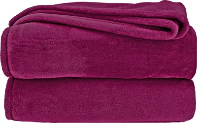 Produktbild von heimtexland ® Kuscheldecke SUPER SOFT Flanell Wohndecke XL Sofadecke Überwurf Uni Typ380 Beere 200 x 150 cm