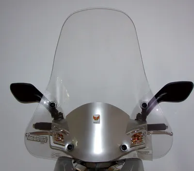 Immagine prodotto di Parabrezza medio ISOTTA 670x700mm attacchi inclusi per SYM