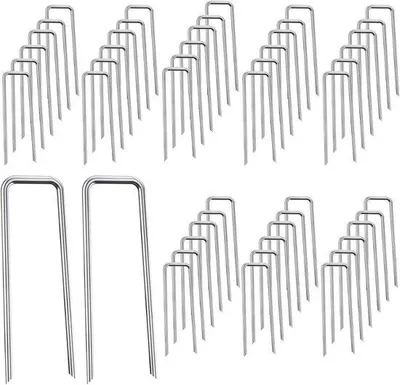 Image de Piquets de fixation en U inoxydables pour gazon synthétique - 50 pièces. Adaptés aux filets et aux toiles - 3 x 40 x 150 mm. Durables et pratiques.
