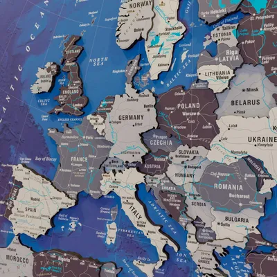 Produktbild von ColorfullWorlds 3D Holzkarten Europa mit Flüssen, UV-Druck, Karten mit Markierungsnadeln (Nimbus 66x50)
