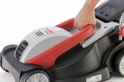 Produktbild von AL-KO Elektro-Rasenmäher 3.82 SE Classic (38 cm Schnittbreite, 1.400 W Motorleistung, Schnitthöhe 3-Fach verstellbar, inkl. 37 l Fangkorb mit Füllstandsanzeige, für Rasenflächen bis 500 m²)