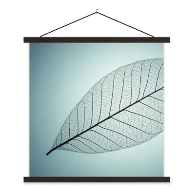 Produktbild von MuchoWow® Textilposter Bild eines botanischen Blattskeletts im Hintergrund mit der Farbe Cyan 120x120 cm mit schwarzem Rahmen - Aufhängungsset