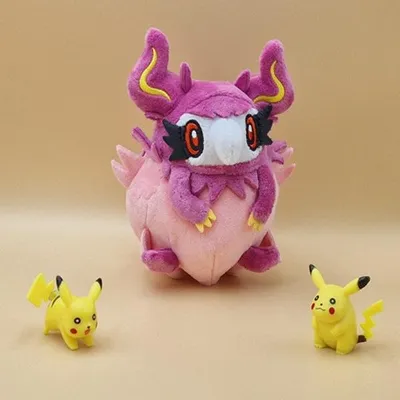 Zdjęcie produktu dla Pluszak Pokemon Parfinesse – pluszak Aromatisse o wysokości 13 cm
