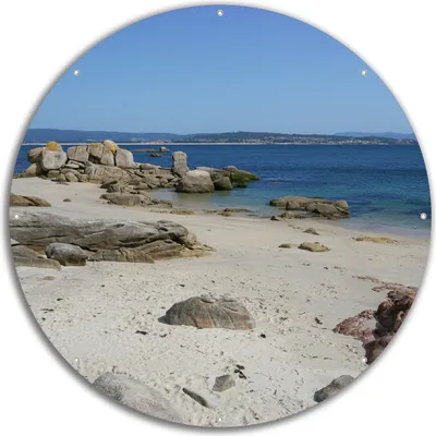 Produktbild von Wallario rundes Outdoor-Poster für Garten oder Balkon, Motiv Felsen auf einem Sandstrand, 60 cm Durchmesser