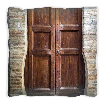 Produktbild von Wallario Premium Kissen, weiche Oberfläche, mit Motiv Holztür braun, Größe: 60 x 60 cm, mit weißer Rückseite