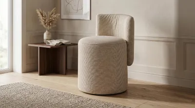 Immagine prodotto di Pouf imbottito moderno beige, elegante poggiapiedi con spazio contenitore