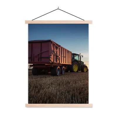 Produktbild von MuchoWow® Textilposter Traktor - Grün - Sonnenuntergang - Horizont - Grün - Landleben 60x80 cm mit holzfarbenen Rahmen - Wandbild