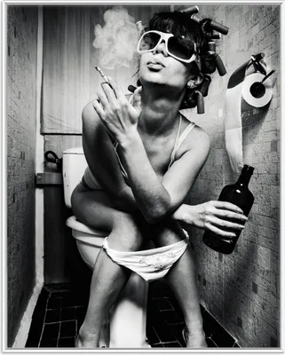 Produktbild von Wallario Wandbild Kloparty - Sexy Frau auf Toilette mit Zigarette und Schnaps, Größe: 40,30 x 50,30 cm, Poster mit weißem Aluminiumrahmen
