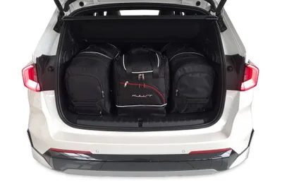 Obrázek produktu pro Sada cestovních tašek BMW X1 2022-