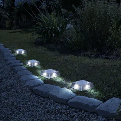 Produktbild von Solarbetriebene LED-Boden-/Wandleuchte - quadratisch, Metall - kaltweiß - 10 x 10 x 2,5 (+11) cm 1 Stück [11440D]