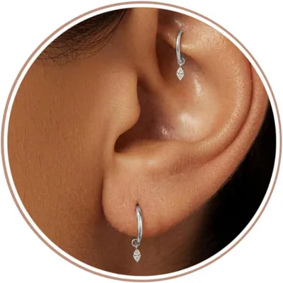 Imagen del producto de Helix piercing, modelo G23 Titan, con incrustaciones de circonitas (CZ), tipo "dangle" (colgante), para piercing Daith