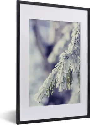 Produktbild von MuchoWow® Gerahmtes Poster Winter - Tannenbaum - Schnee - Ländlich 40x60 cm - Poster mit Schwarzem Bilderrahmen Wandposter Rahmen Foto Bilder - Poster in Rahmen