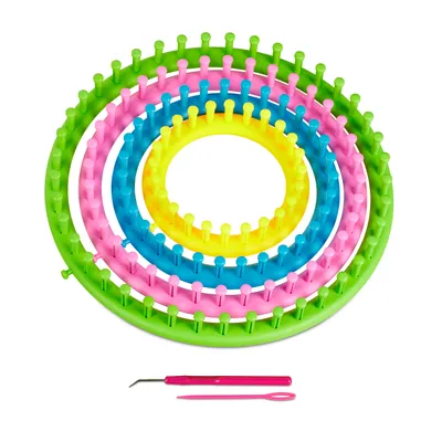 Image de Kit d'anneaux à tricoter Relaxdays, 4 cadres à tricoter, kit de tricot pour enfants et adultes, bonnet et écharpe, Ø 28 cm, 24 cm, 19 cm, 14 cm, multicolore