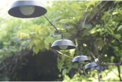 Produktbild von 5 m lange Solar-Lichterkette – Schwarz – 10 Glühbirnen, 50 Lumen – USB-aufladbar